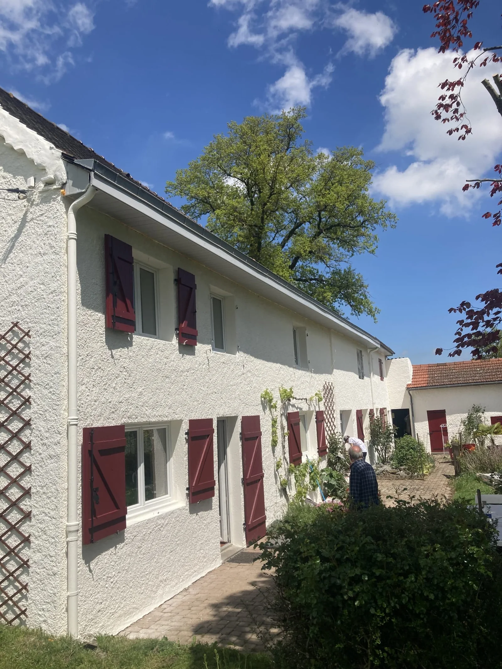 Cour et façade rénovées dans le Puy-de-Dôme