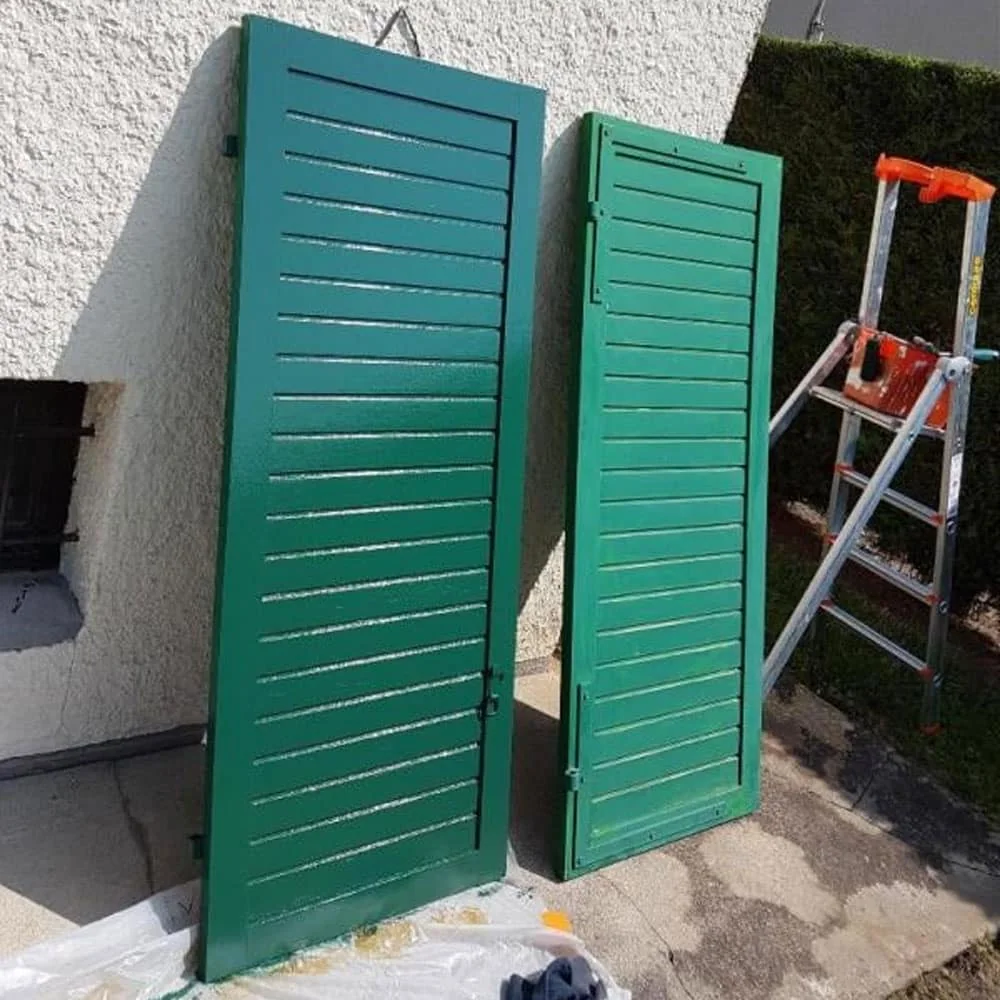 Volets extérieurs repeints en vert